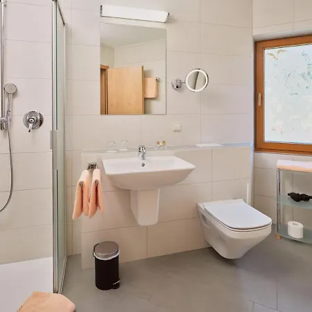 Konukevi Garni Cafe Schacher Oberwolfach