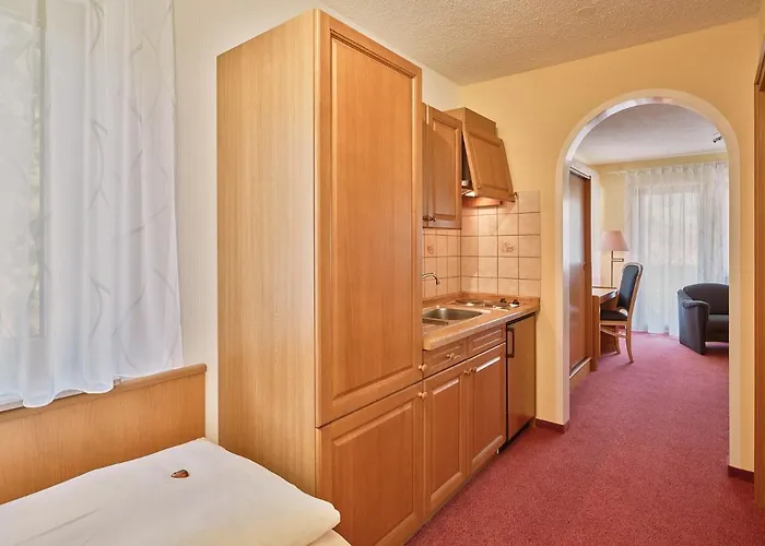 Garni Cafe Schacher بيت ضيافة 3*