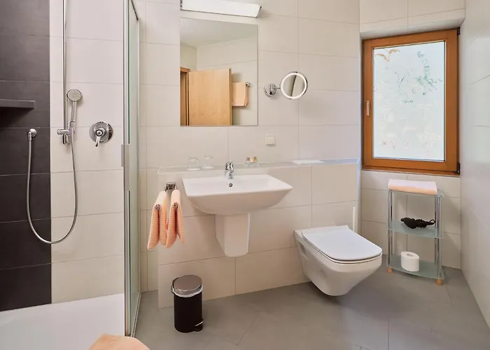 بيت ضيافة Garni Cafe Schacher Oberwolfach